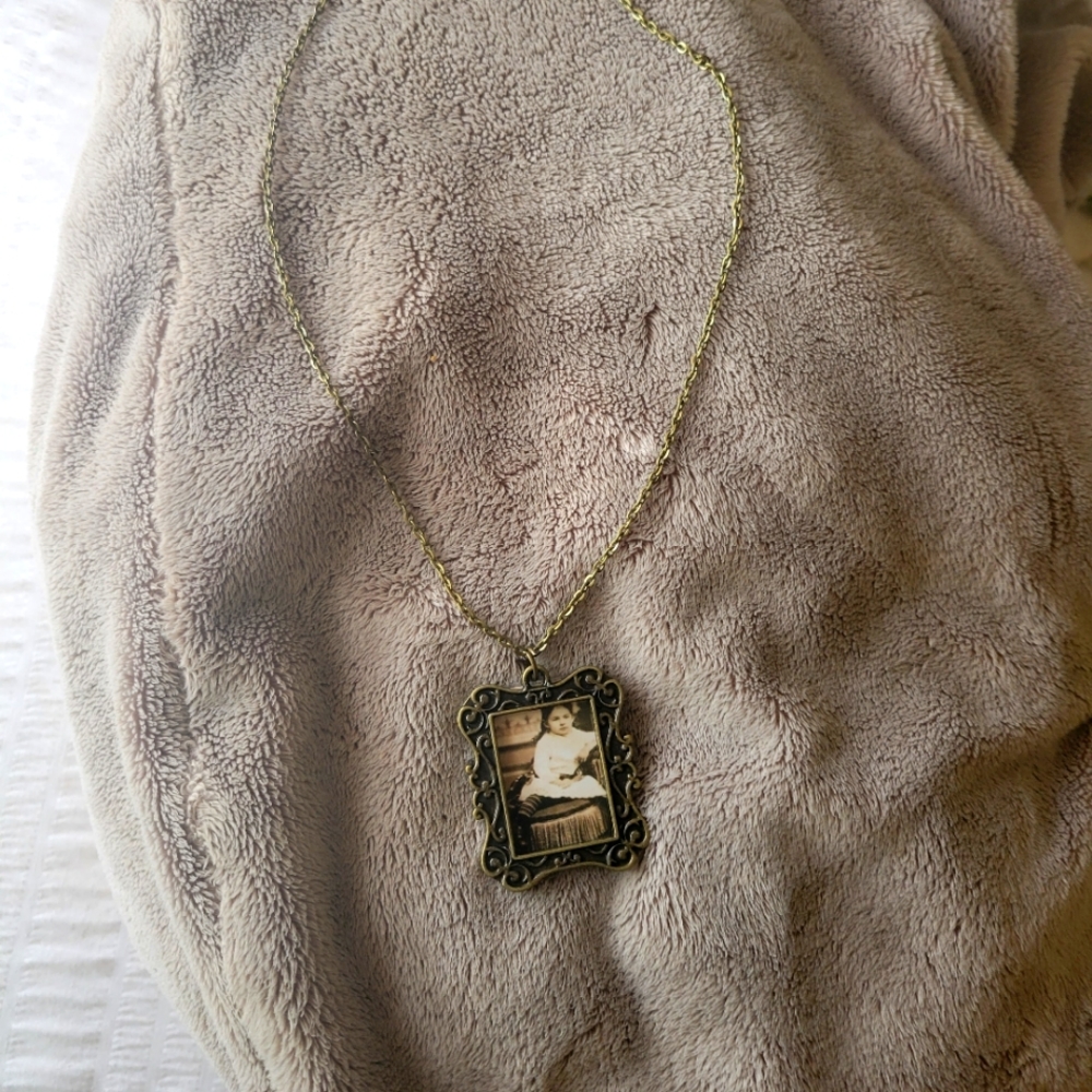 Necklace with picture frame, Aged Brass color.